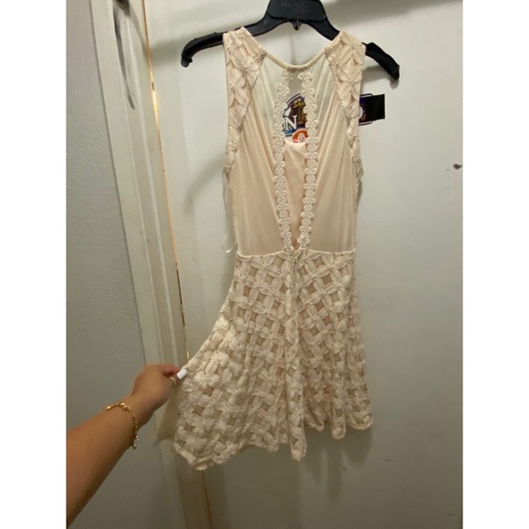 cream floral designed dress - Picture 2 of 2